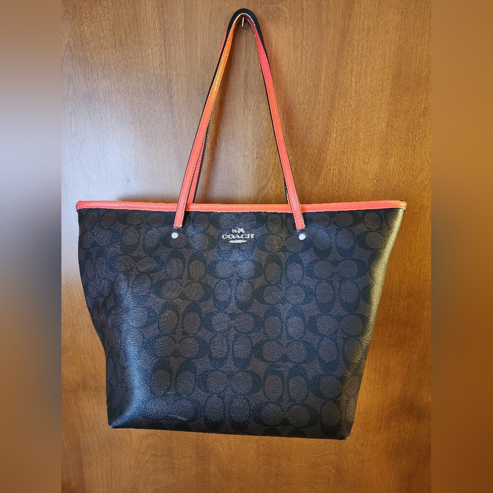 Coach Zip Tote in Signature Canvas